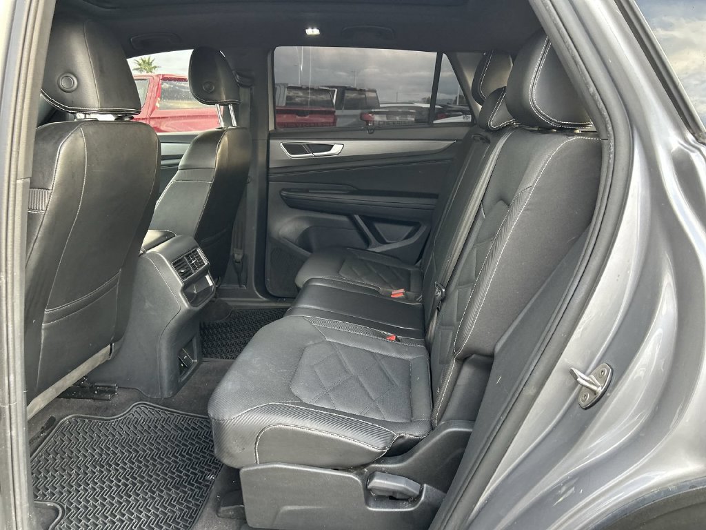 2024 Volkswagen Atlas Cross Sport SE w/Tech - Photo 29