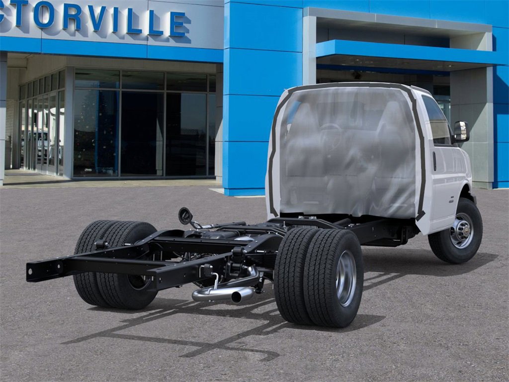 2025 Chevrolet Express Cutaway photo 4