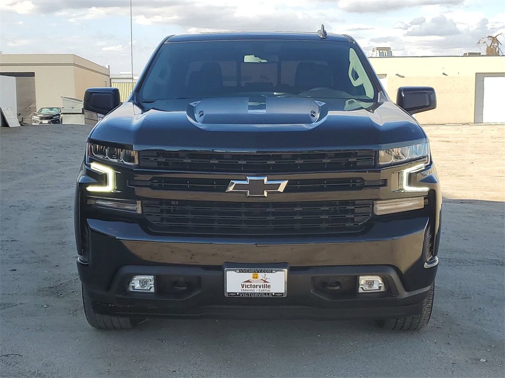 2021 Chevrolet Silverado RST photo 2