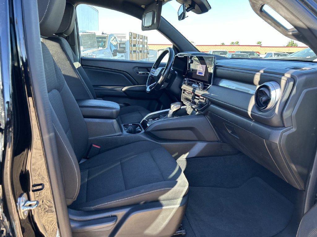 2023 Chevrolet Colorado LT - Photo 31