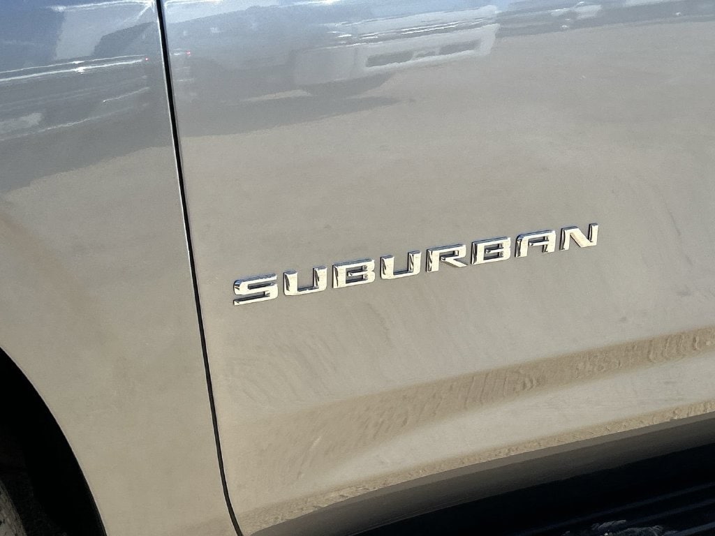 2025 Chevrolet Suburban LT - Photo 30