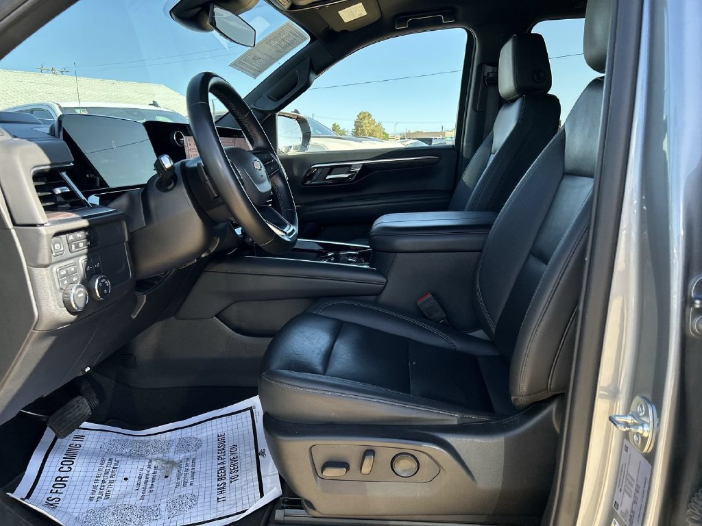2025 Chevrolet Suburban LT - Photo 17