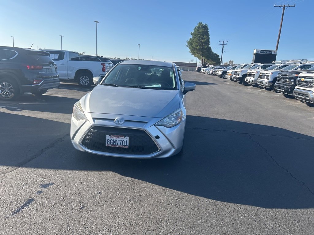 2019 Toyota Yaris L photo 3