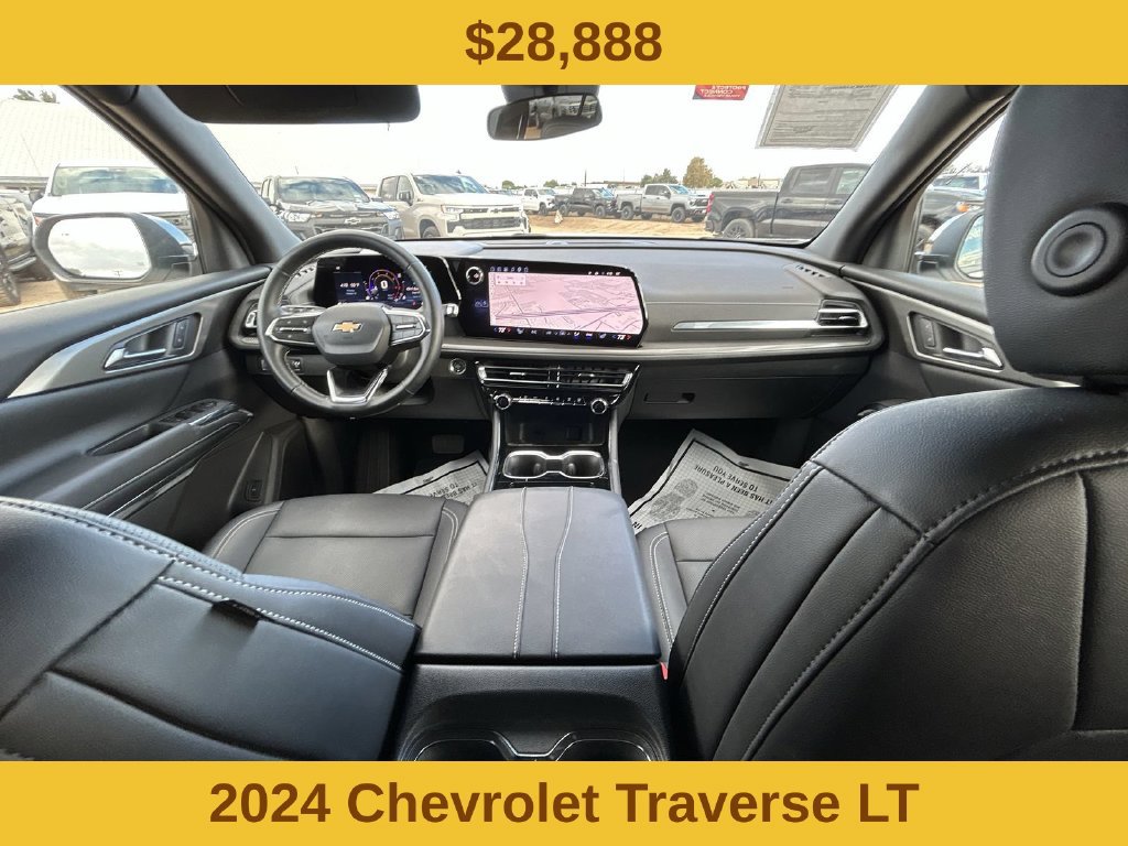 2024 Chevrolet Traverse photo 2