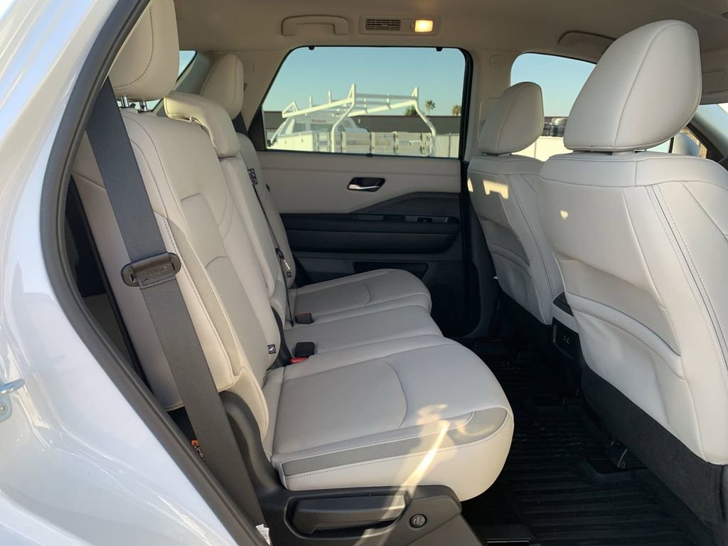 2025 Nissan Pathfinder SL - Photo 26