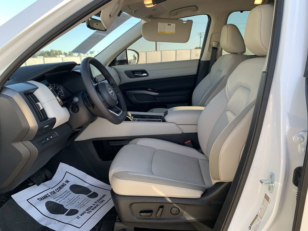 2025 Nissan Pathfinder SL - Photo 18