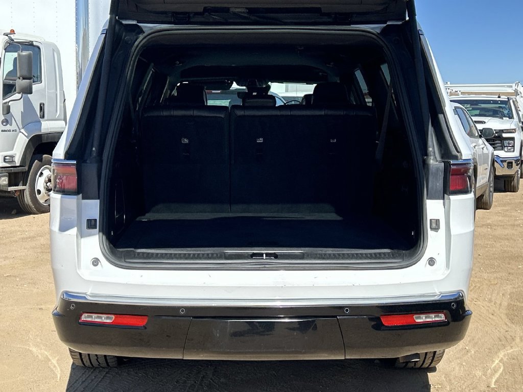 2023 Jeep Wagoneer L Series II - Photo 24