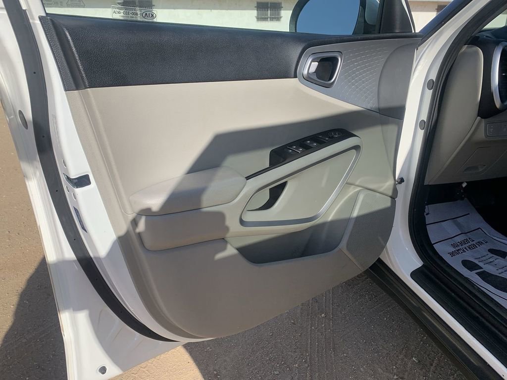 2021 Kia Soul LX - Photo 20