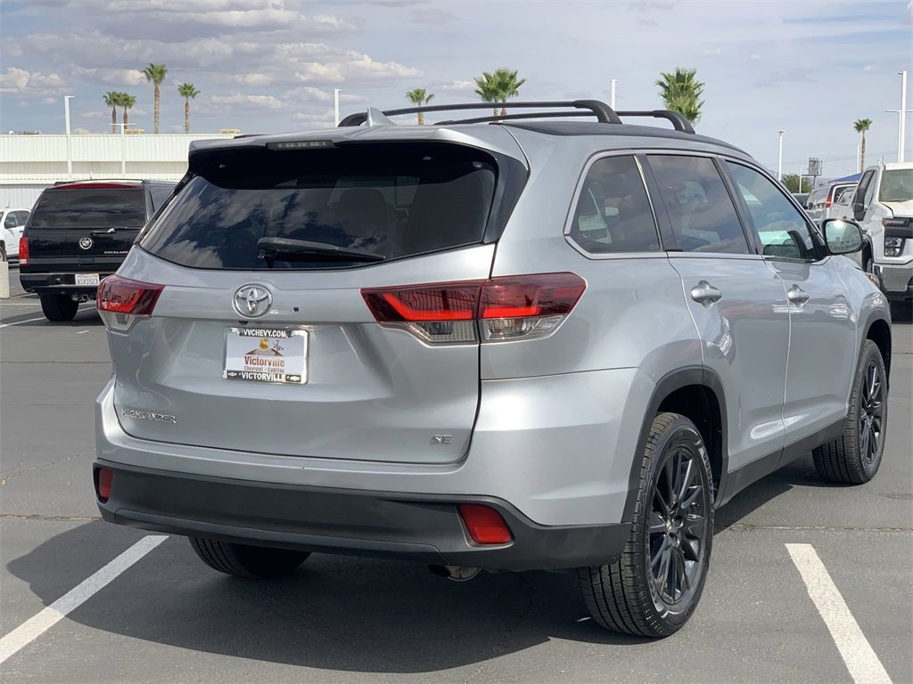 2019 Toyota Highlander SE photo 2