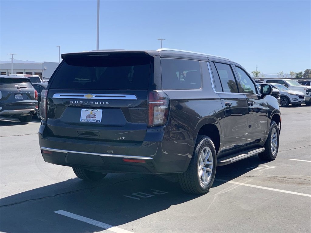 2023 Chevrolet Suburban LT photo 4