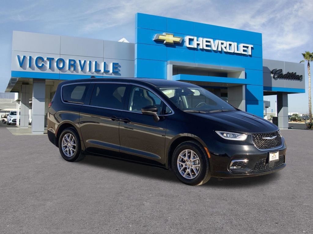 Used 2023 Chrysler Pacifica Touring L Van Passenger Van