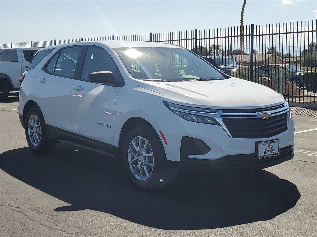 2022 Chevrolet Equinox LS photo 3