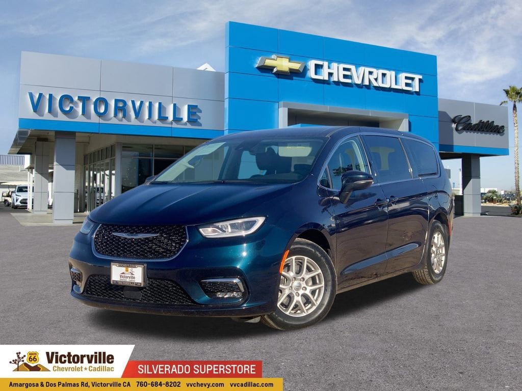 2023 Chrysler Pacifica Touring L's photo