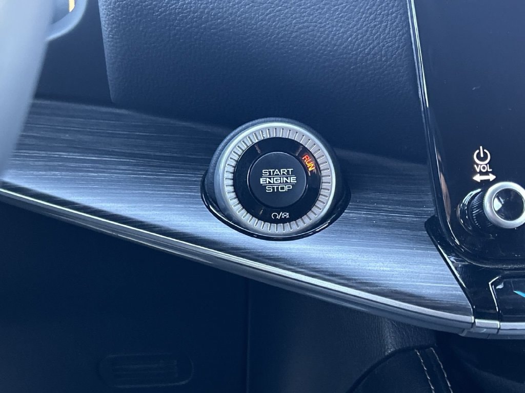 2023 Jeep Wagoneer L Series II - Photo 14