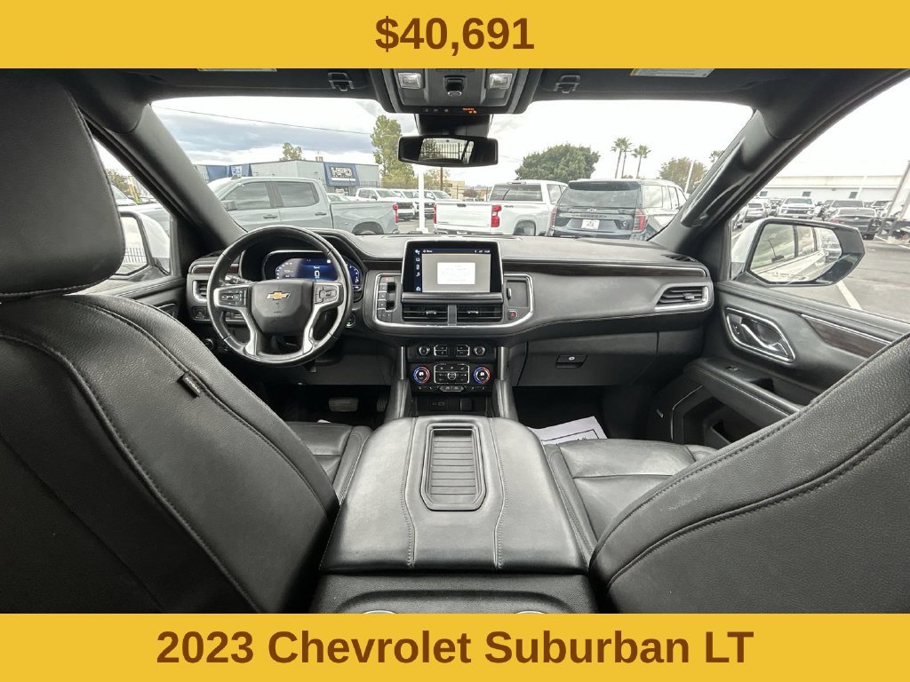 2023 Chevrolet Suburban photo 2