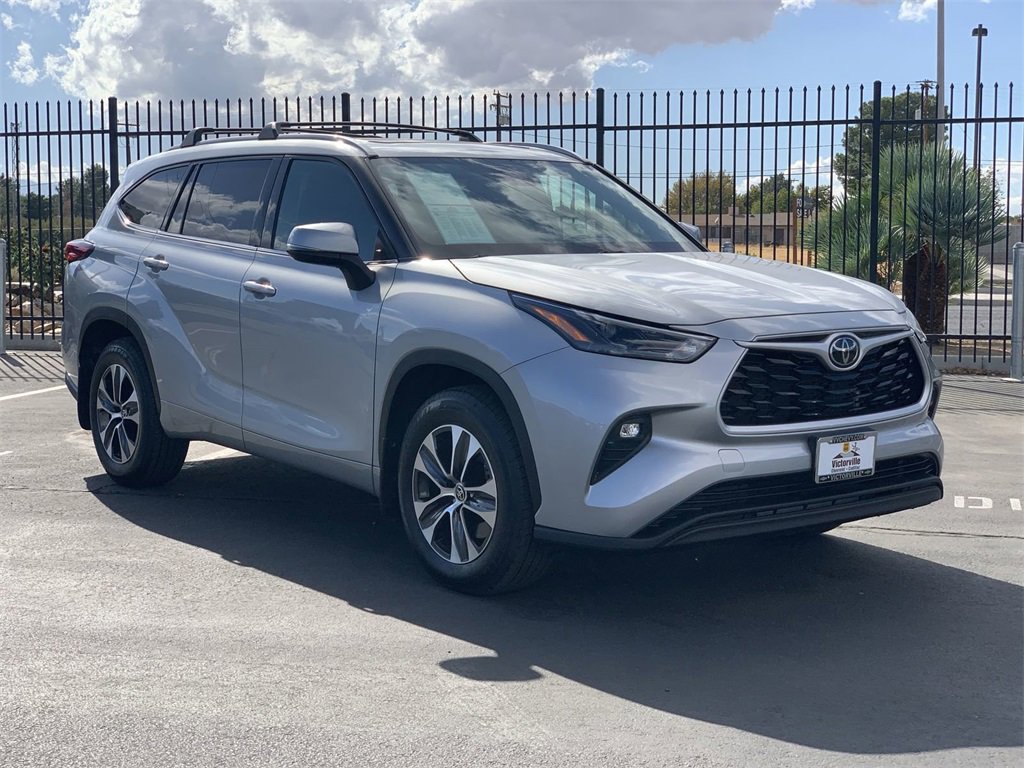 2022 Toyota Highlander XLE photo 3