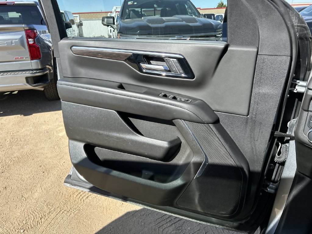 2025 Chevrolet Suburban LT - Photo 20