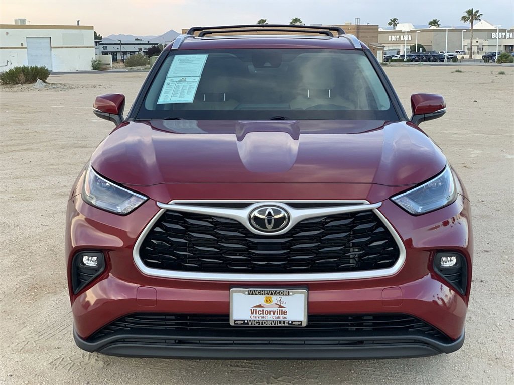 Used 2022 Toyota Highlander XLE with VIN 5TDHZRAH3NS118890 for sale in Victorville, CA