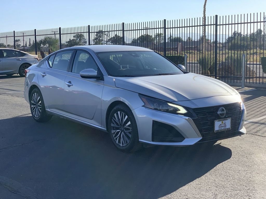 Used 2023 Nissan Altima 2.5 SV Sedan