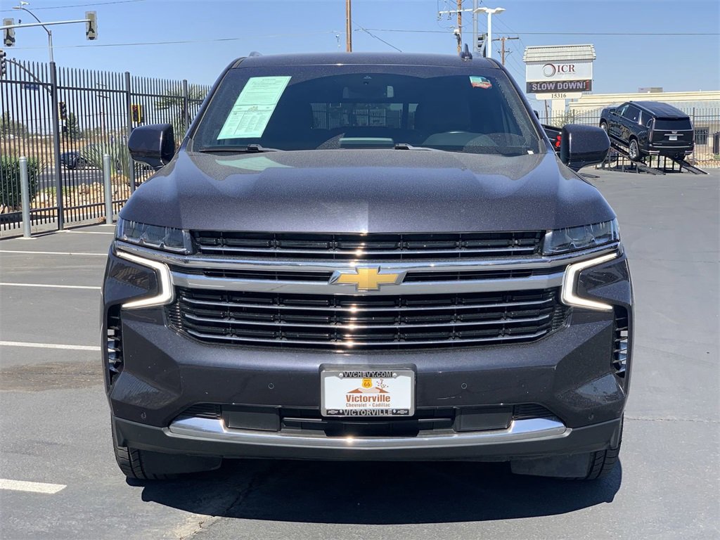 2023 Chevrolet Suburban LT photo 2