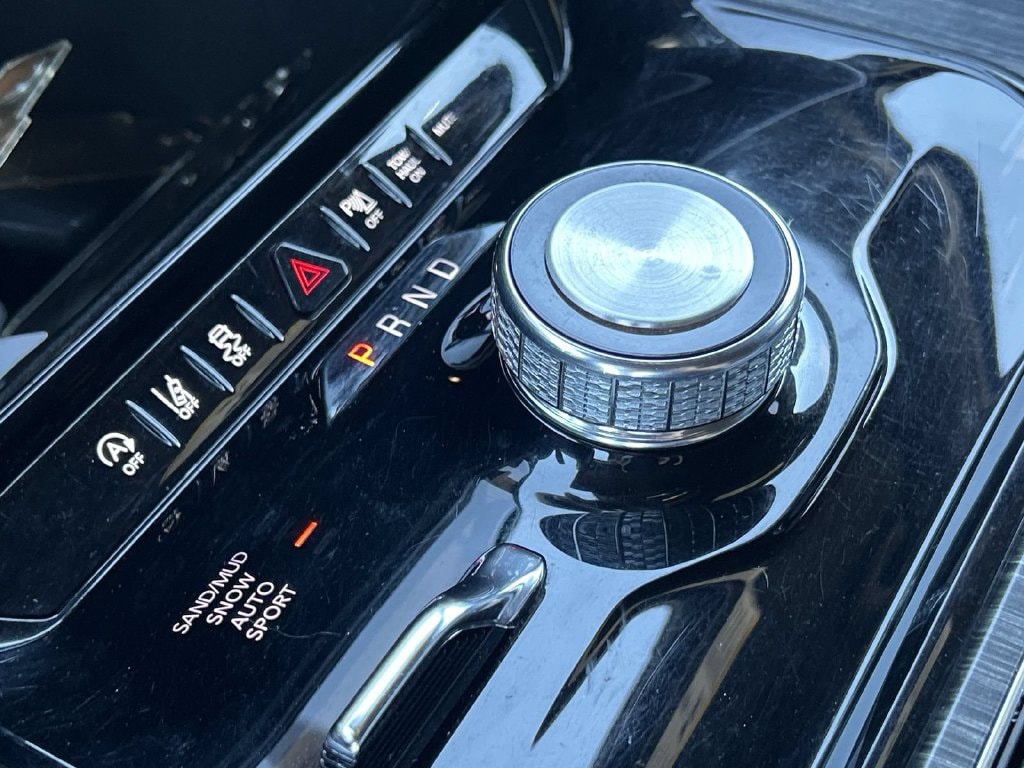 2023 Jeep Wagoneer L Series II - Photo 13