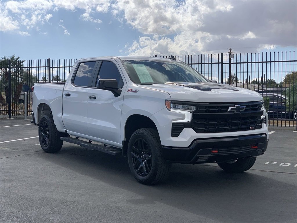2025 Chevrolet Silverado 1500 LT Trail Boss photo 3