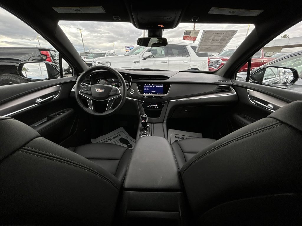 2021 Cadillac XT5 photo 2