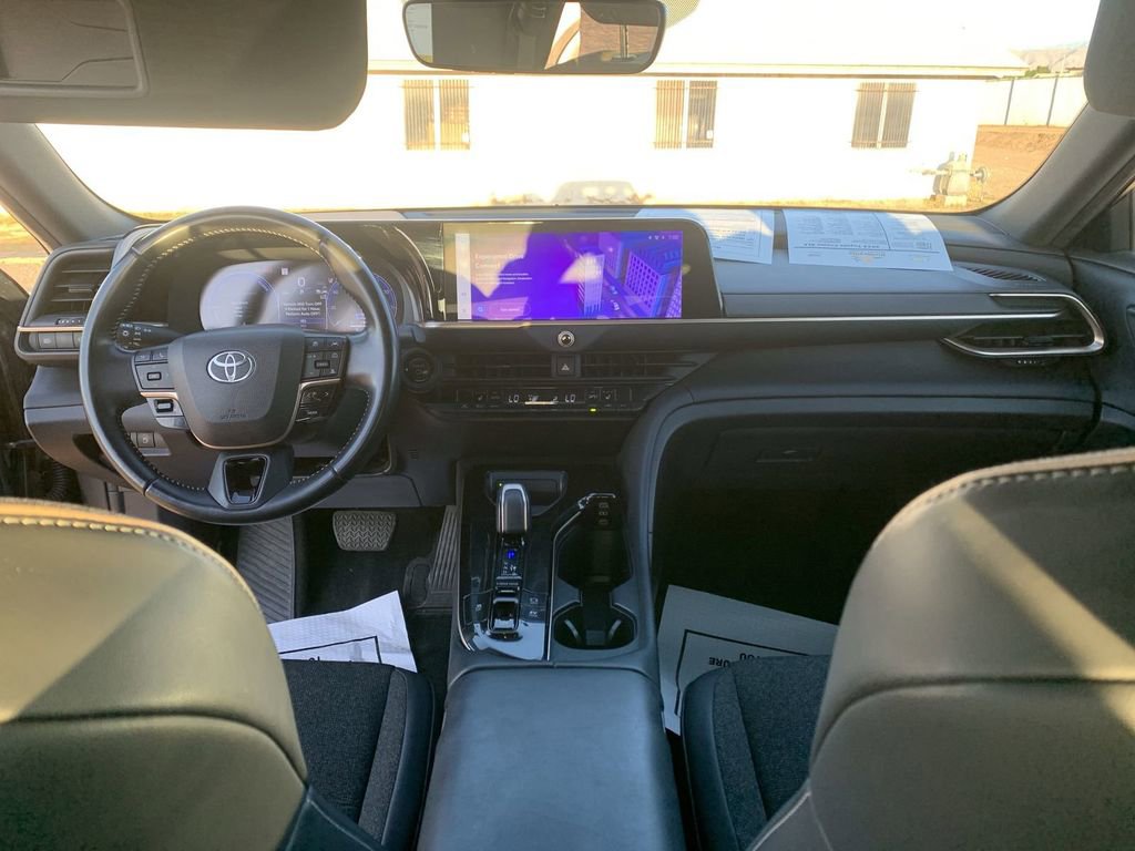 2024 Toyota Crown XLE - Photo 17