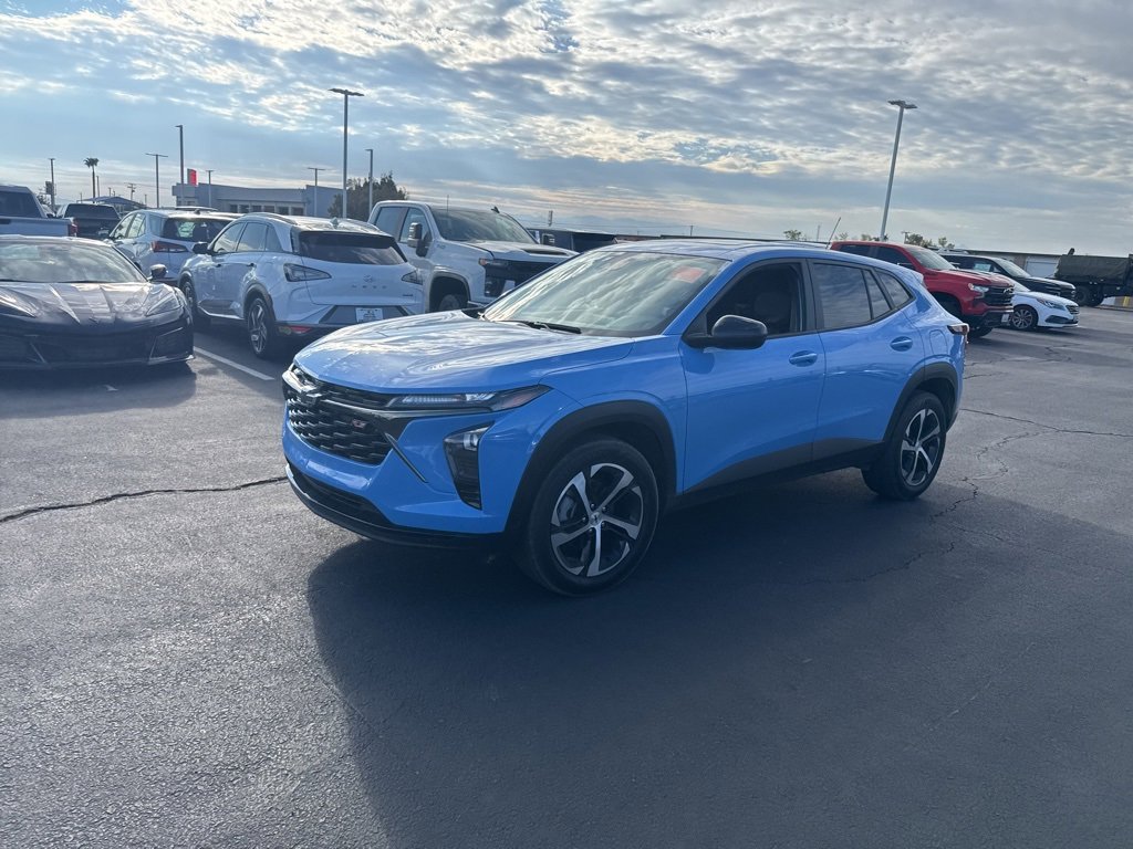 2024 Chevrolet Trax photo 2