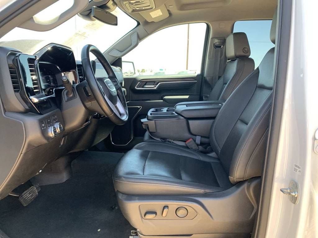 2025 GMC Sierra 1500 SLT - Photo 17