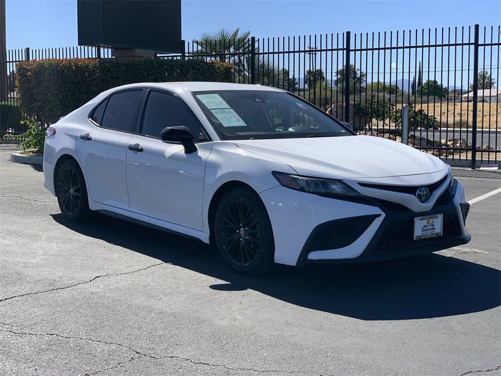 2022 Toyota Camry SE Hybrid photo 3