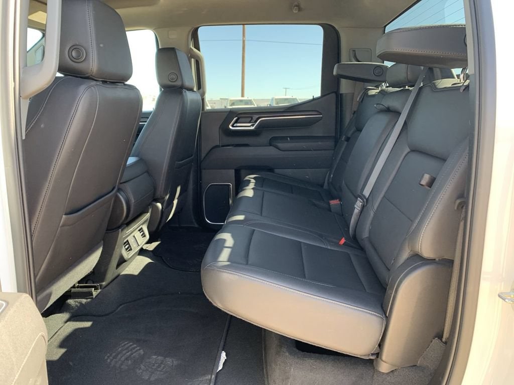2025 GMC Sierra 1500 SLT - Photo 23