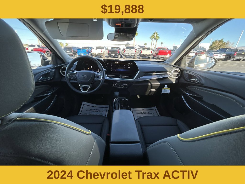 2024 Chevrolet Trax photo 2