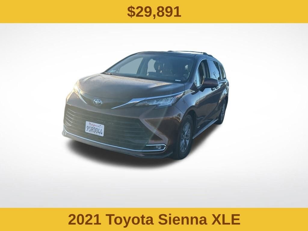 2021 Toyota Sienna XLE photo 2