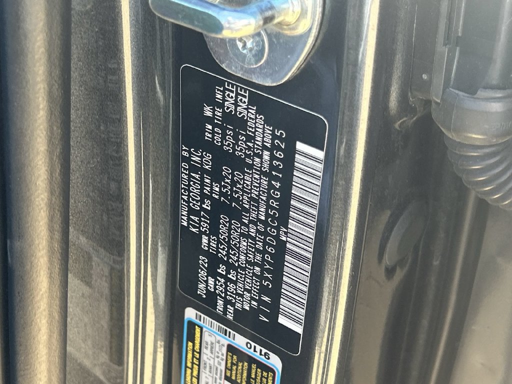 2024 Kia Telluride S - Photo 38