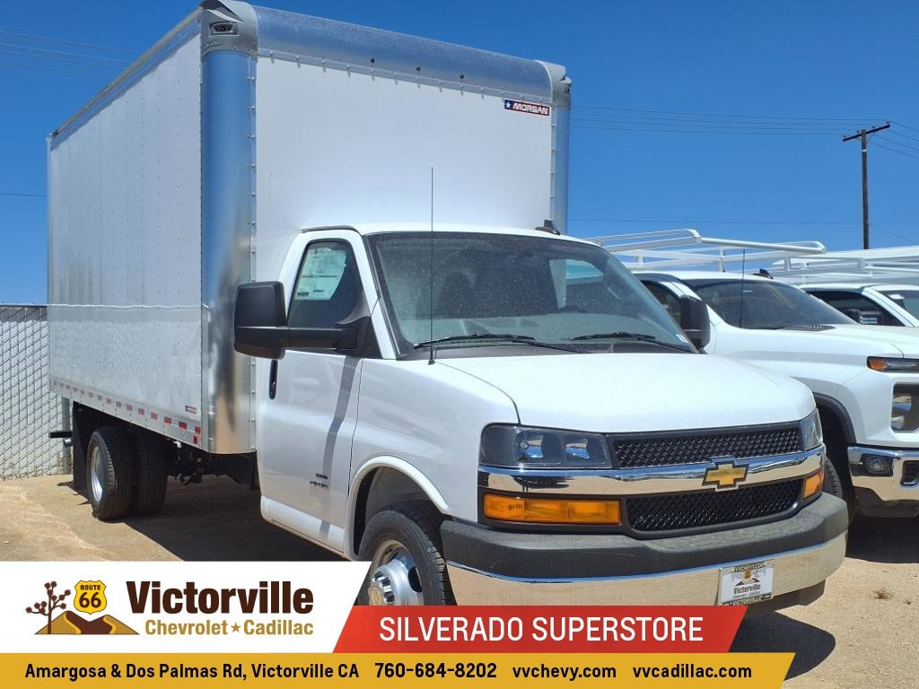 2025 Chevrolet Express Cutaway Base's photo