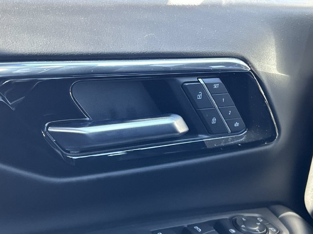 2025 Chevrolet Suburban LT - Photo 16