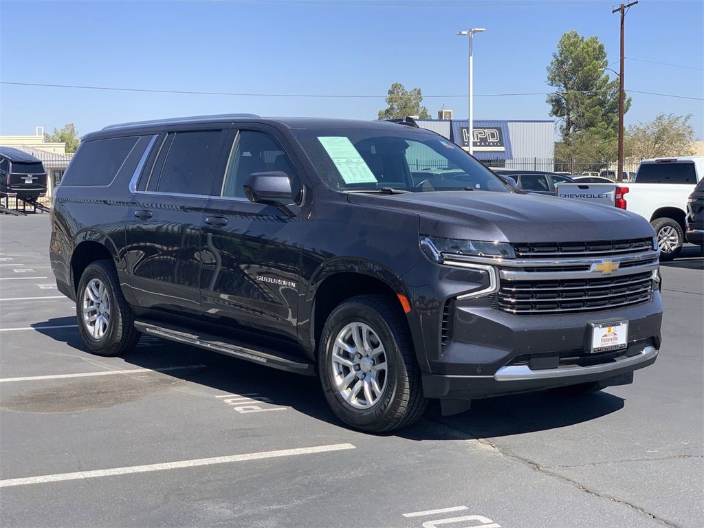 2023 Chevrolet Suburban LT photo 3