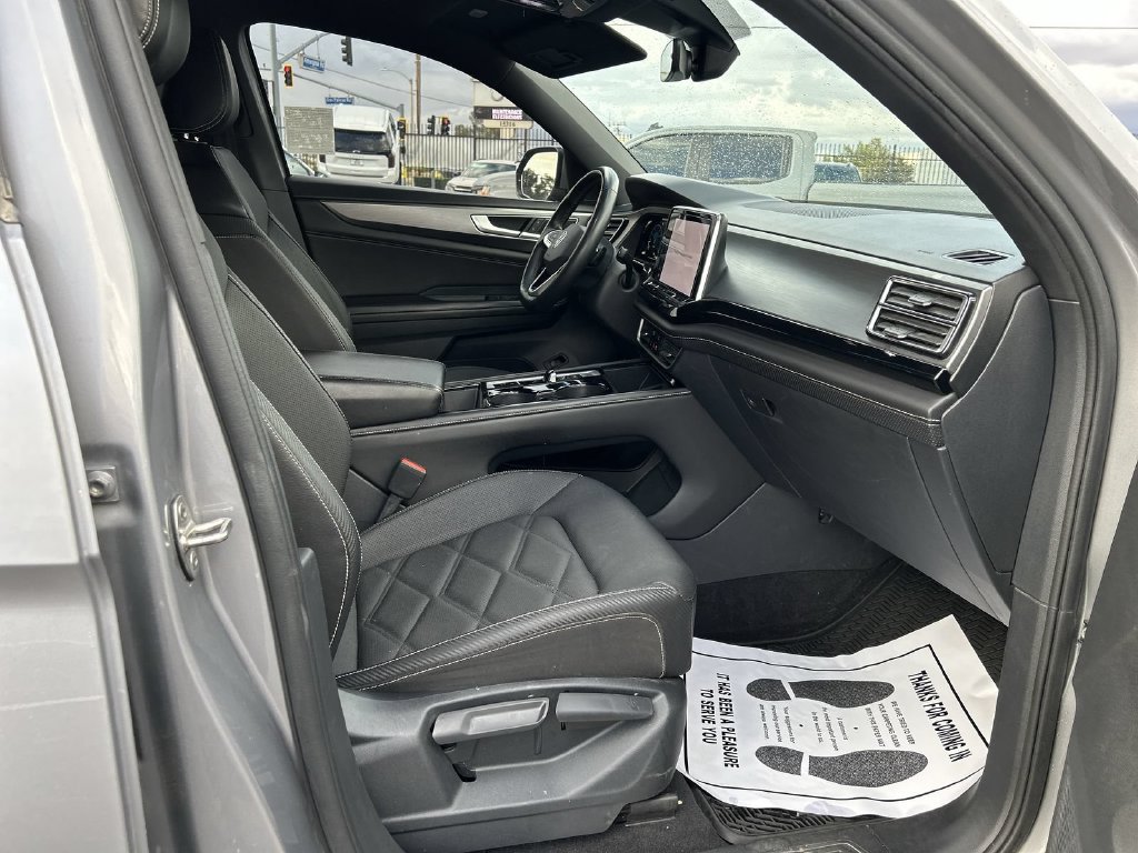 2024 Volkswagen Atlas Cross Sport SE w/Tech - Photo 32