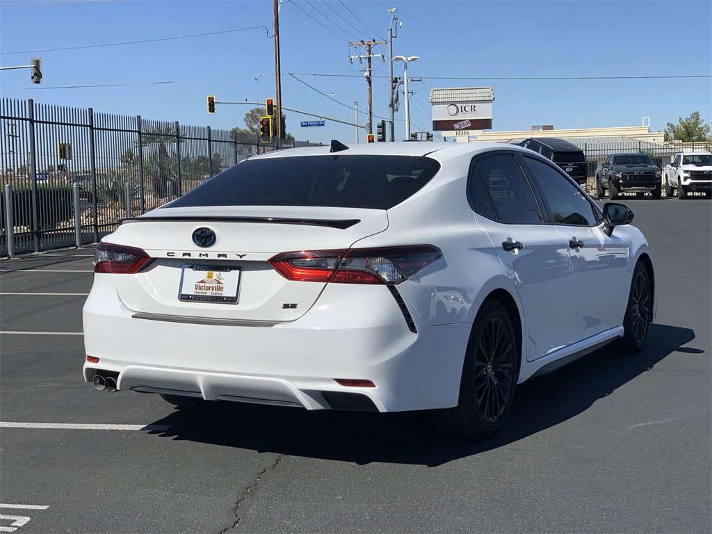 2022 Toyota Camry SE Hybrid photo 4