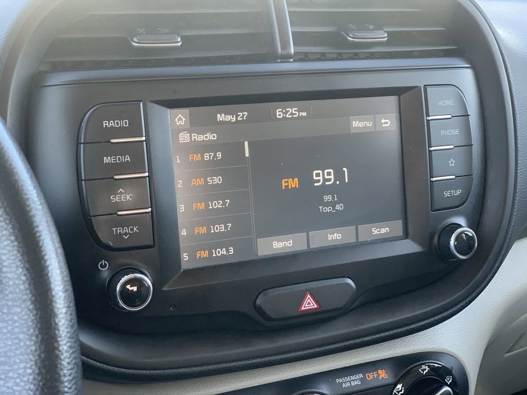 2021 Kia Soul LX - Photo 10