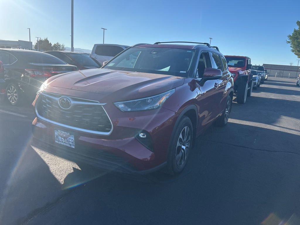 2022 Toyota Highlander XLE photo 2
