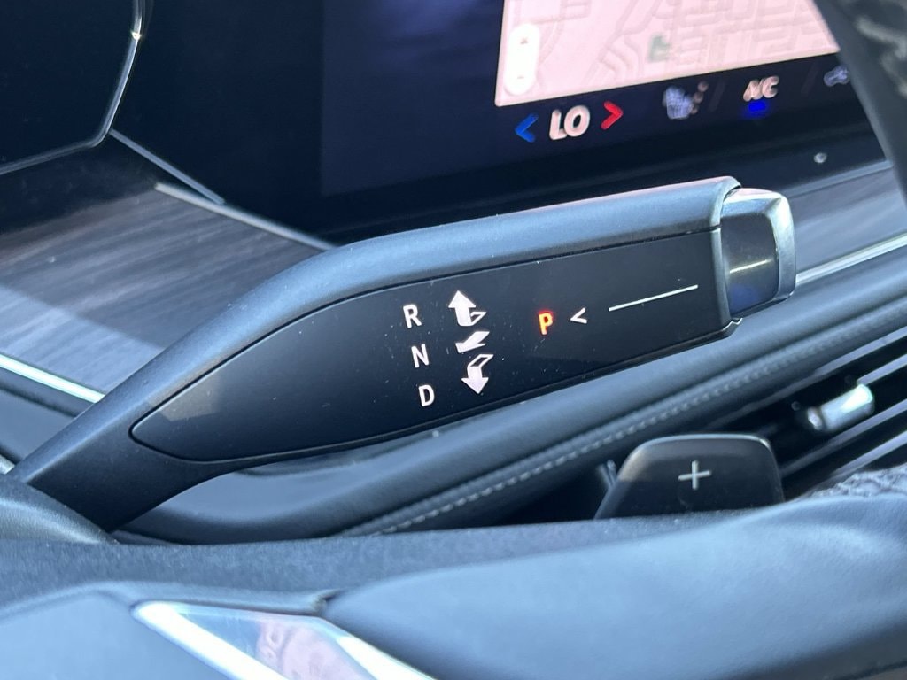 2025 Chevrolet Suburban LT - Photo 13