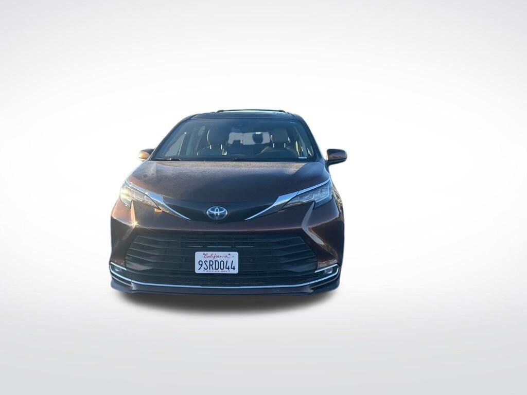 2021 Toyota Sienna XLE photo 4