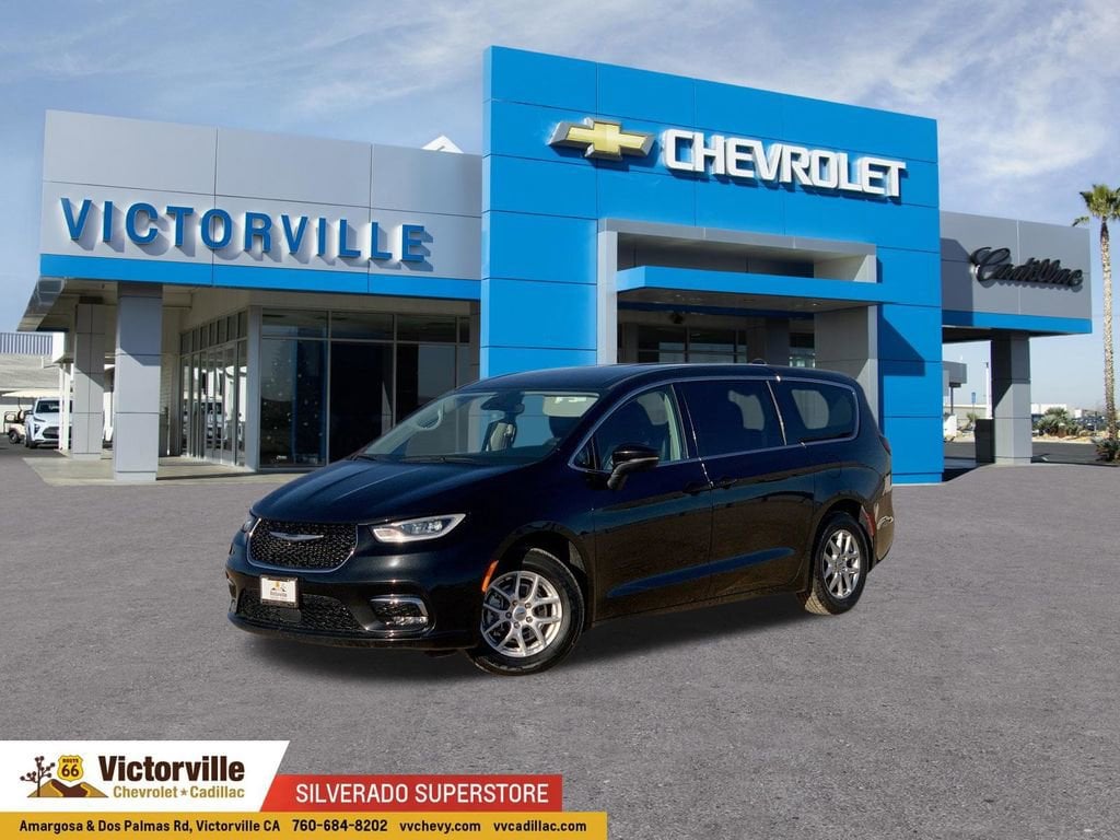 Used 2023 Chrysler Pacifica Touring L Van Passenger Van