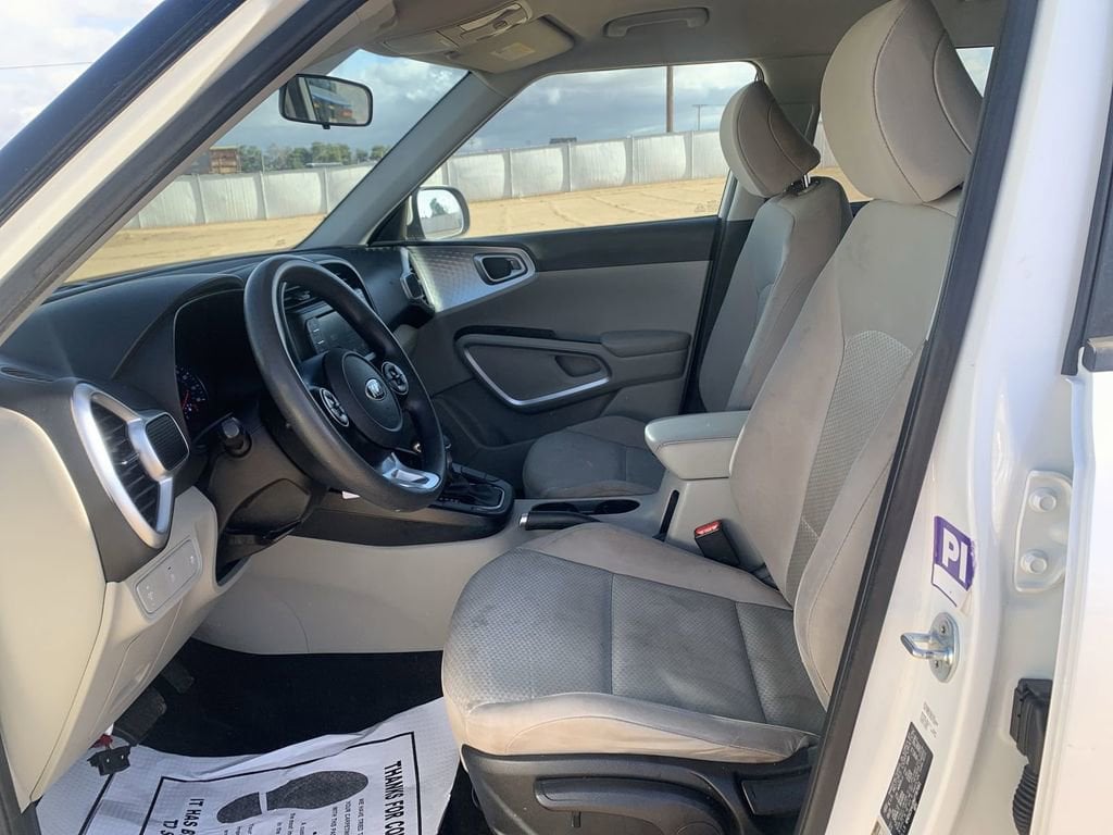2021 Kia Soul LX - Photo 17