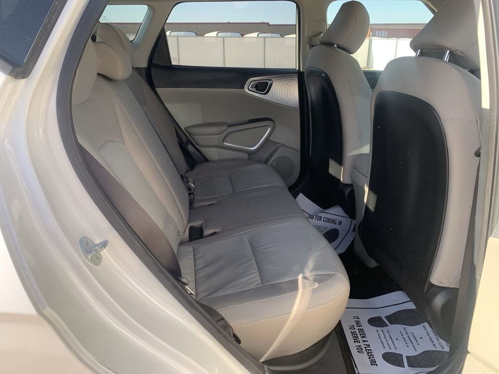 2021 Kia Soul LX - Photo 25