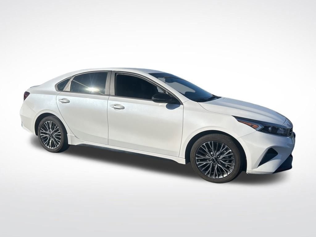 2024 Kia Forte GT-Line photo 4