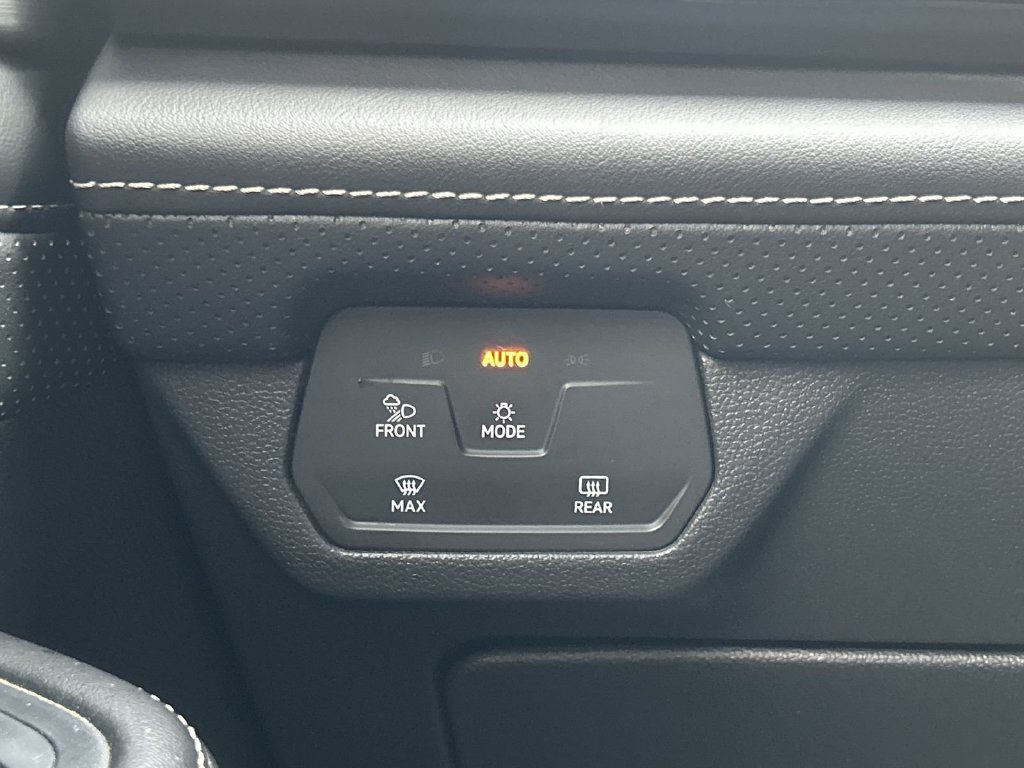 2024 Volkswagen Atlas Cross Sport SE w/Tech - Photo 21