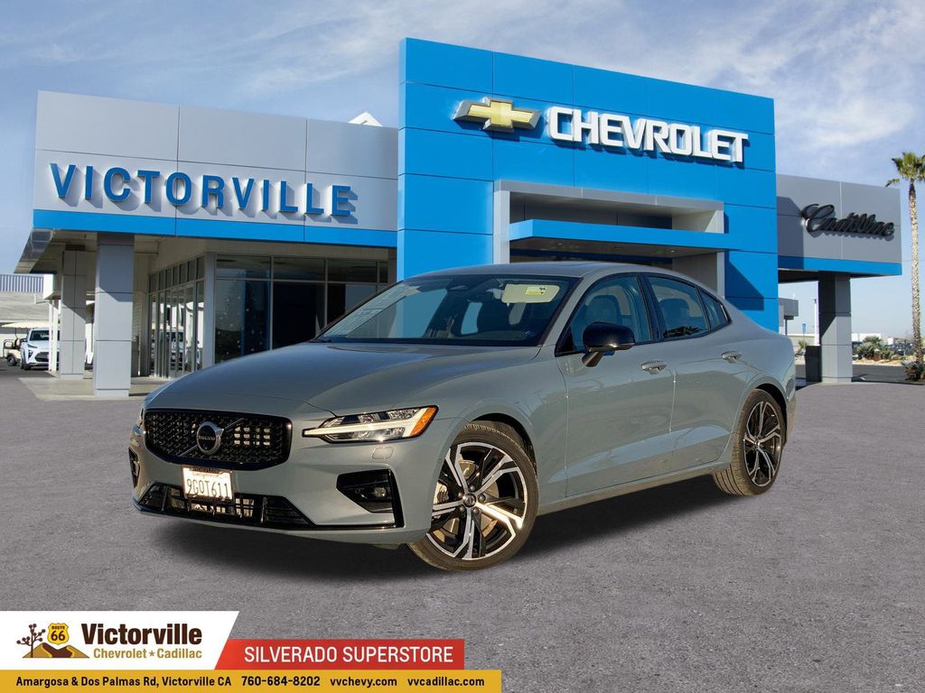 2024 Volvo S60 Plus's photo